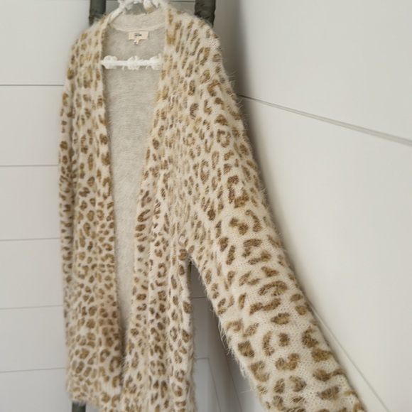 Beautiful Cardigan Goldfish Tan leopard print on cream angora. Size Large - Picture 4 of 7
